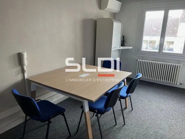 Office in Lyon for lease - Interior Photo - Image 2 of 8