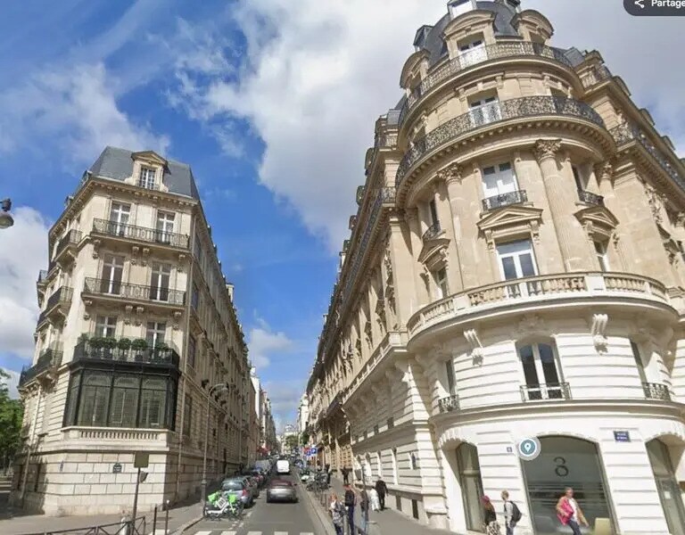 Retail in Paris for lease Building Photo- Image 1 of 3