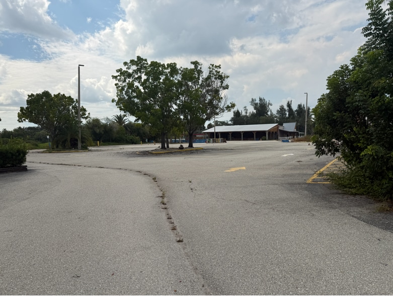 2787 N Tamiami Trl, North Fort Myers, FL for lease - Building Photo - Image 3 of 4