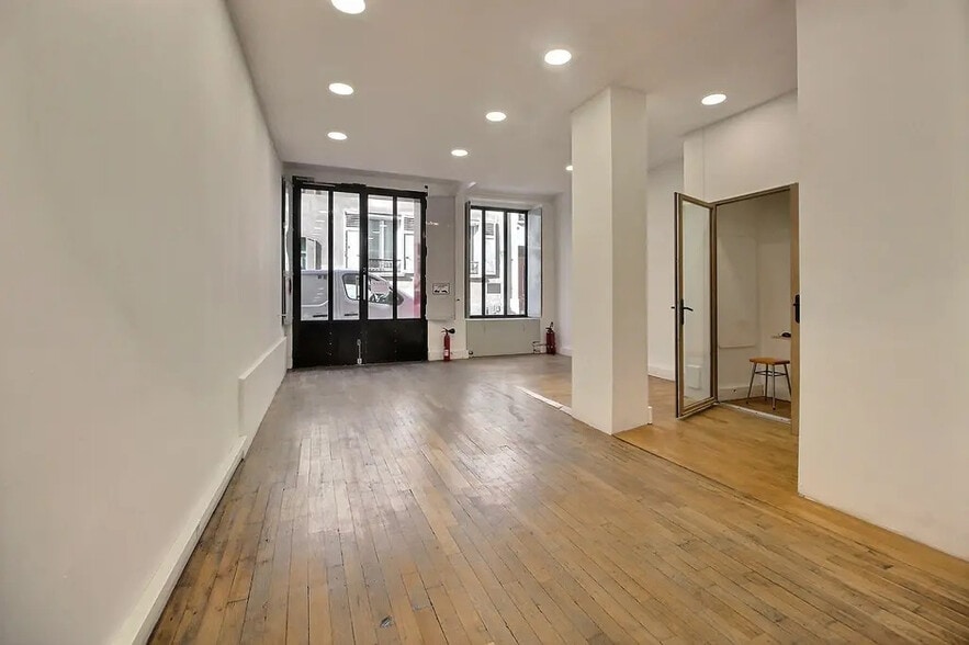 Office in Paris for lease - Building Photo - Image 3 of 8