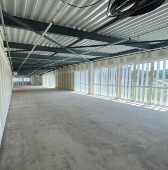 Retail in Saint-Grégoire for lease - Building Photo - Image 3 of 19