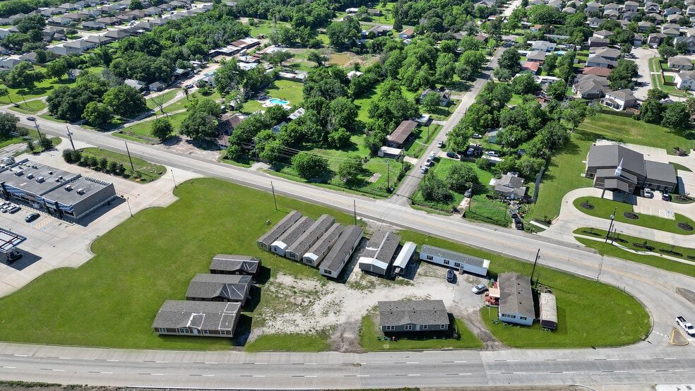 3733 N Alexander Dr, Baytown, TX for sale - Building Photo - Image 2 of 23