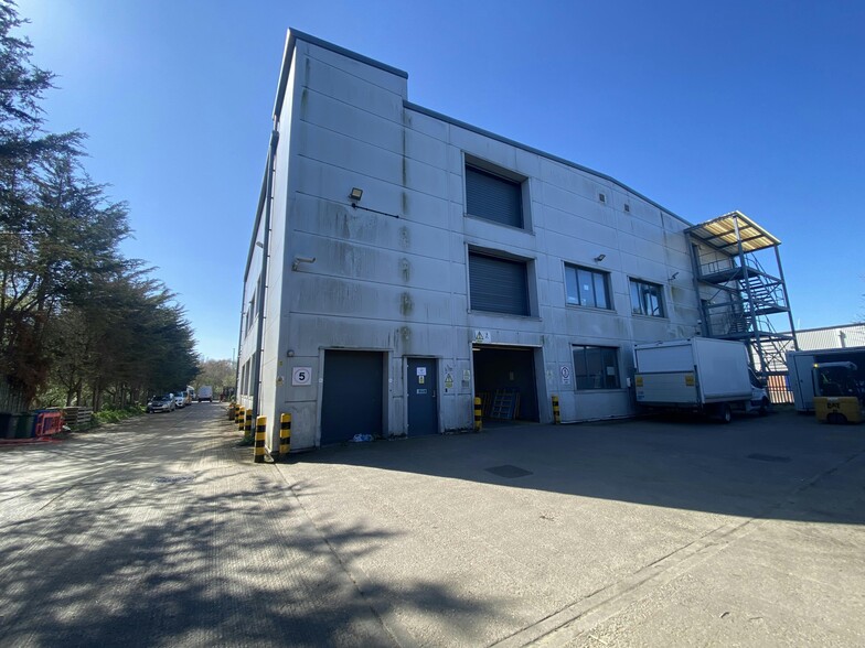 47 Thames Rd, Barking for lease - Building Photo - Image 1 of 18