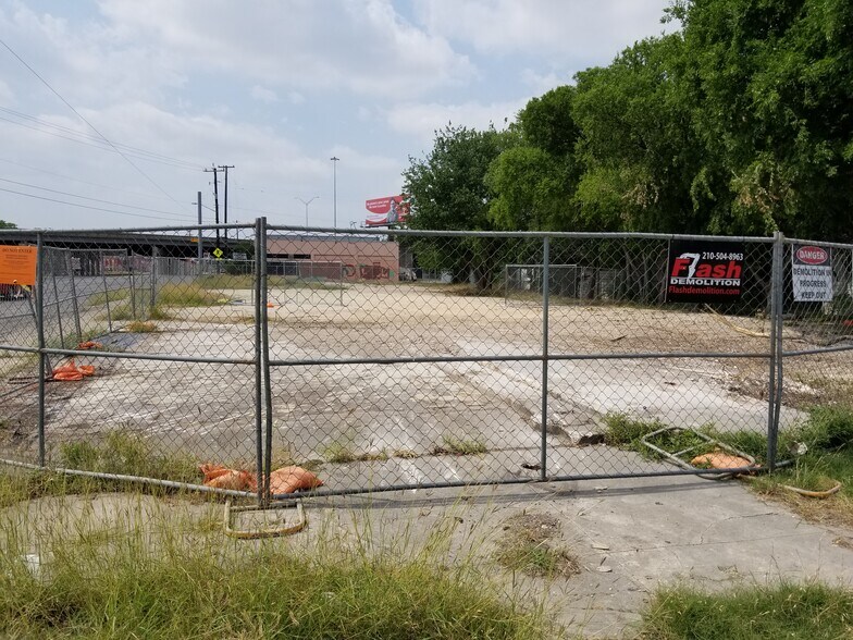 1701 S Hackberry St, San Antonio, TX 78210