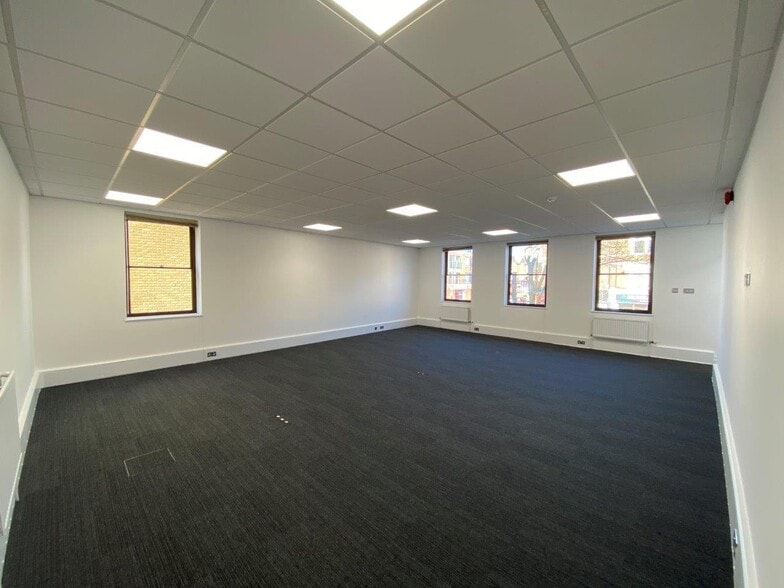 Lambton Rd, London for sale - Interior Photo - Image 3 of 4