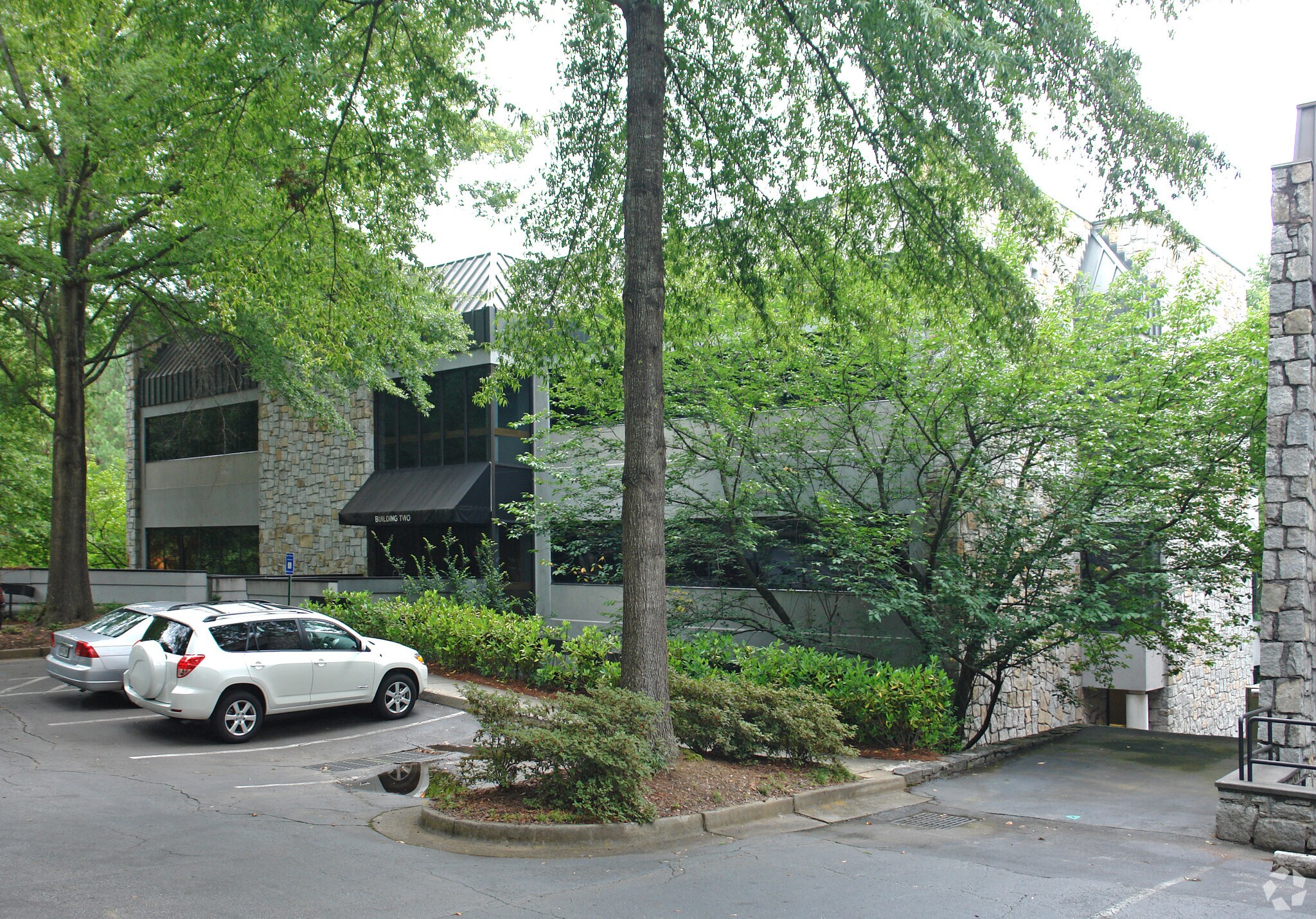 300 W Wieuca Rd NE, Atlanta, GA for sale Primary Photo- Image 1 of 1