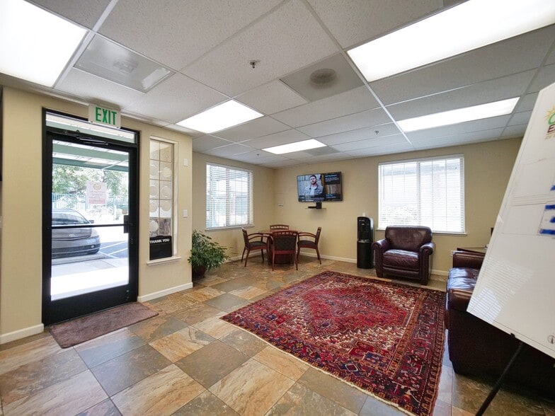 5220 Neroly Rd, Oakley, CA for lease - Lobby - Image 3 of 12