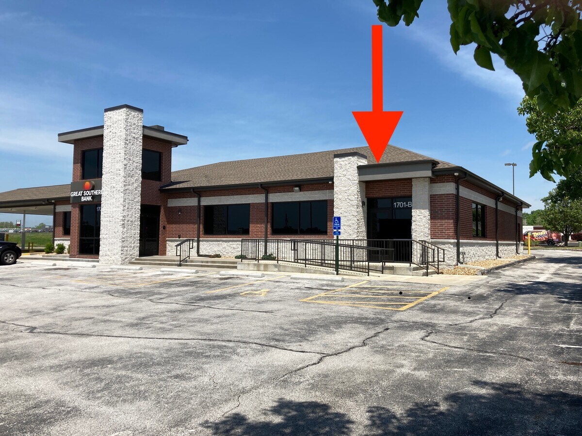 1701 W Jackson St, Ozark, MO 65721