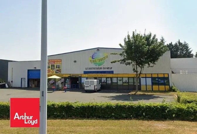 Retail in Chartres for lease - Building Photo - Image 1 of 4