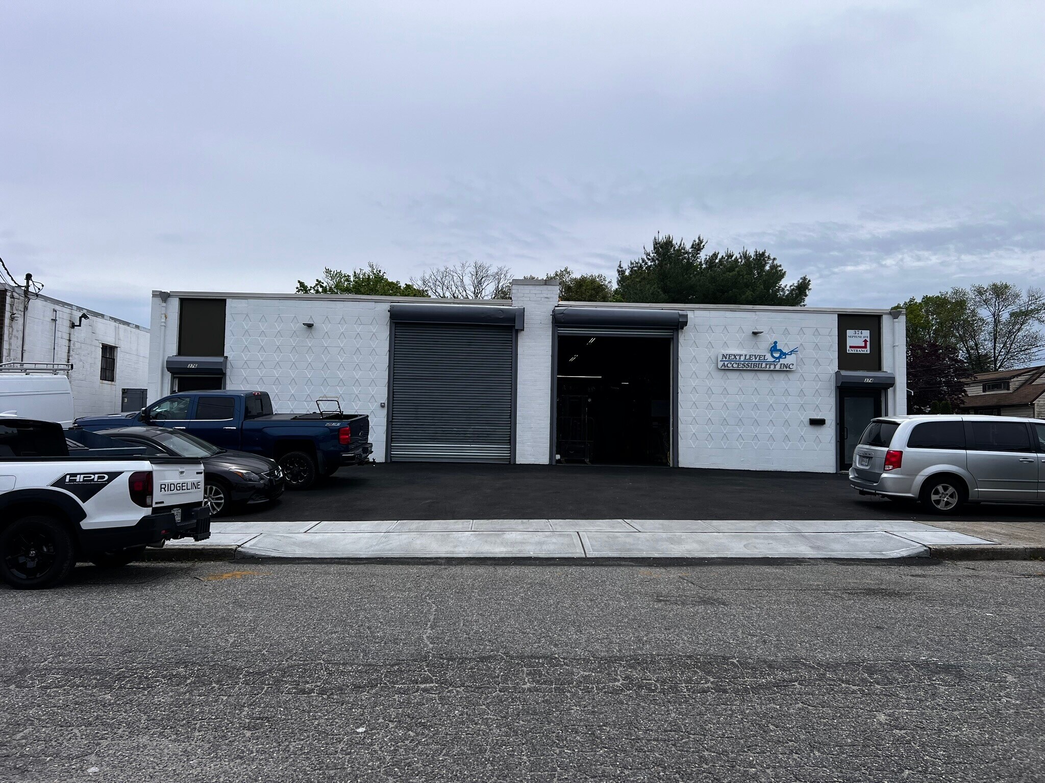 374-376 Neptune Ave, West Babylon, NY for sale Primary Photo- Image 1 of 1