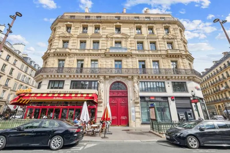2 Place D'Estienne D'Orves, Paris for lease Building Photo- Image 1 of 19