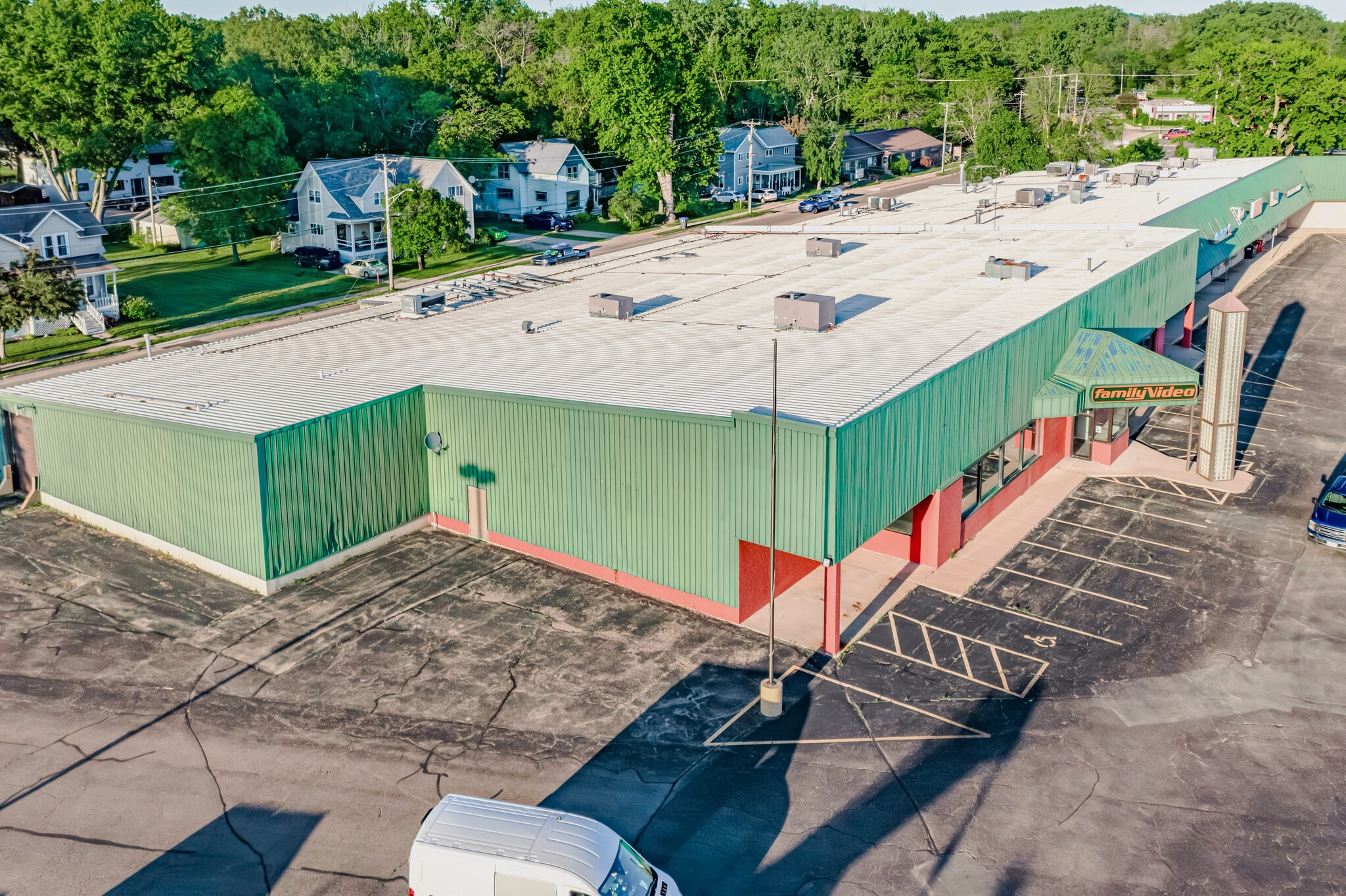 406 Wolf River Plz, New London, WI for lease Building Photo- Image 1 of 1