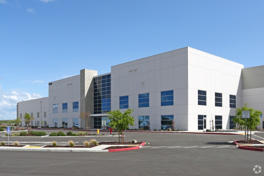 1336-1340 DuPont Ct, Manteca, CA for sale - Building Photo - Image 1 of 1