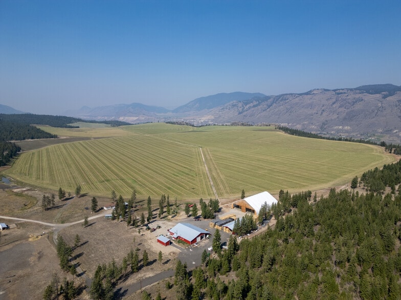 525 Barnhartvale Rd, Kamloops, BC for sale - Primary Photo - Image 1 of 53