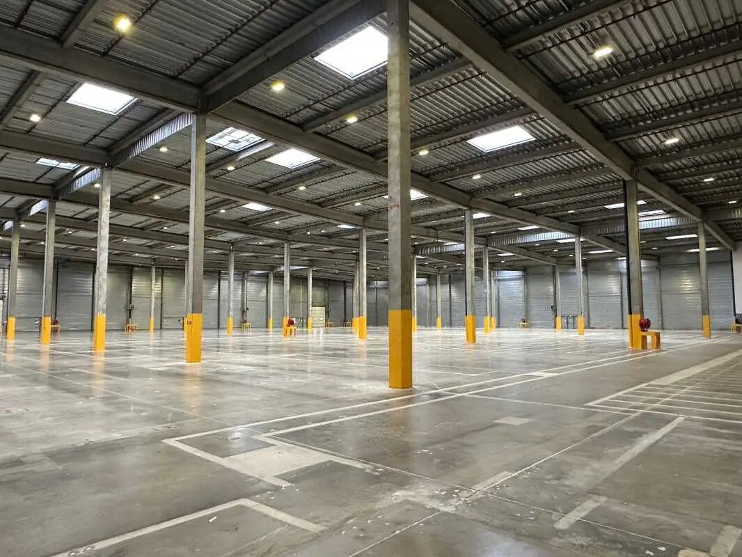 Office in Saint-Quentin-Fallavier for lease Interior Photo- Image 1 of 7