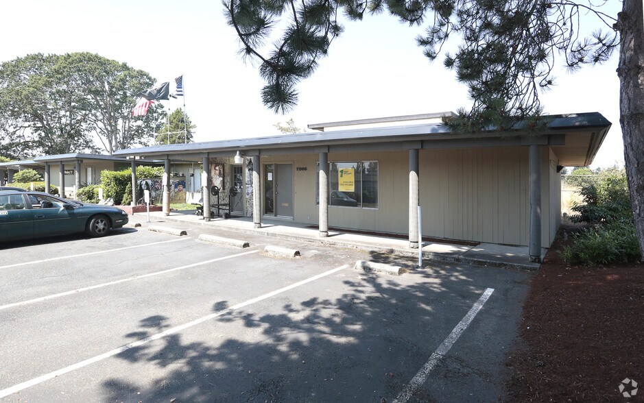 7905-7923 Steilacoom Blvd SW, Lakewood, WA for lease - Building Photo - Image 2 of 2