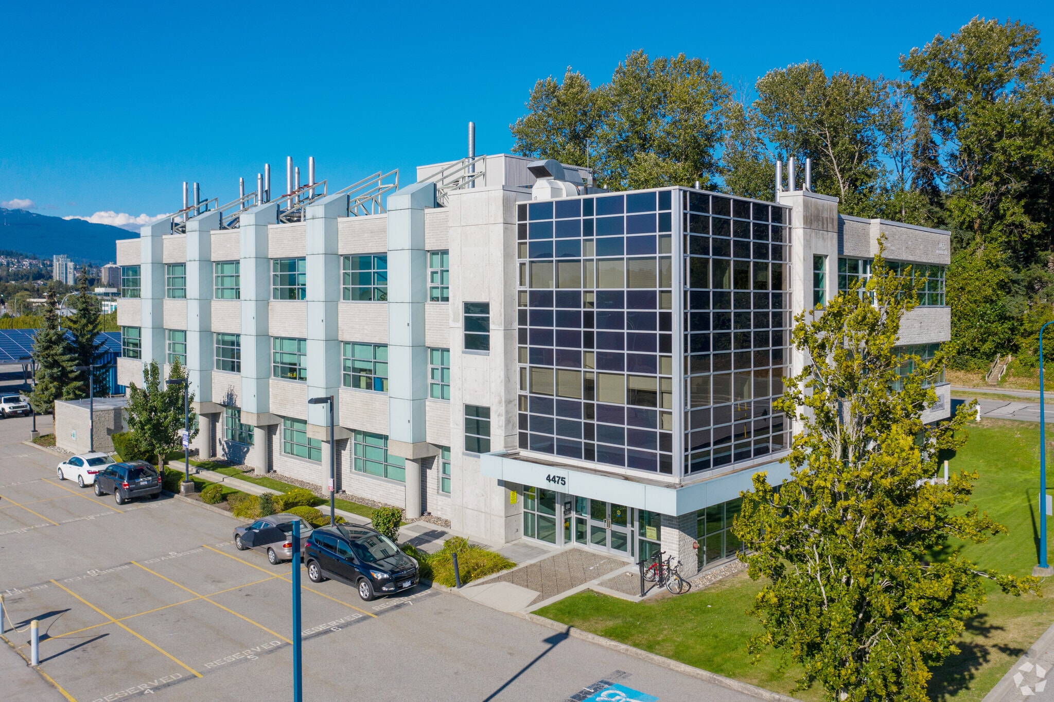 4475 Wayburne Dr, Burnaby, BC for lease Primary Photo- Image 1 of 9