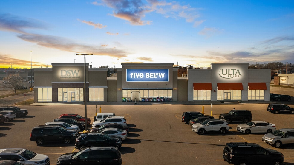 4411 W Wisconsin Ave, Appleton, WI for sale - Building Photo - Image 3 of 27