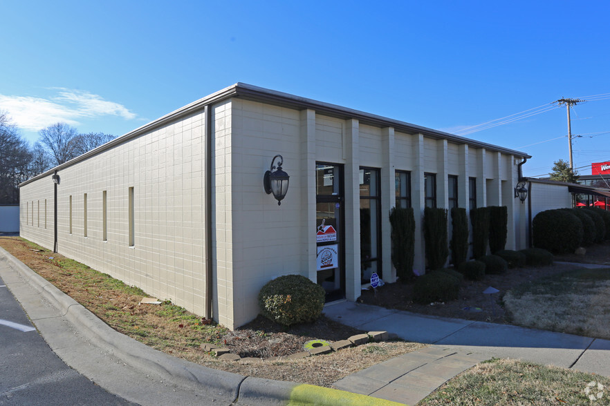 1923 N Main St, High Point, NC for sale - Primary Photo - Image 1 of 1