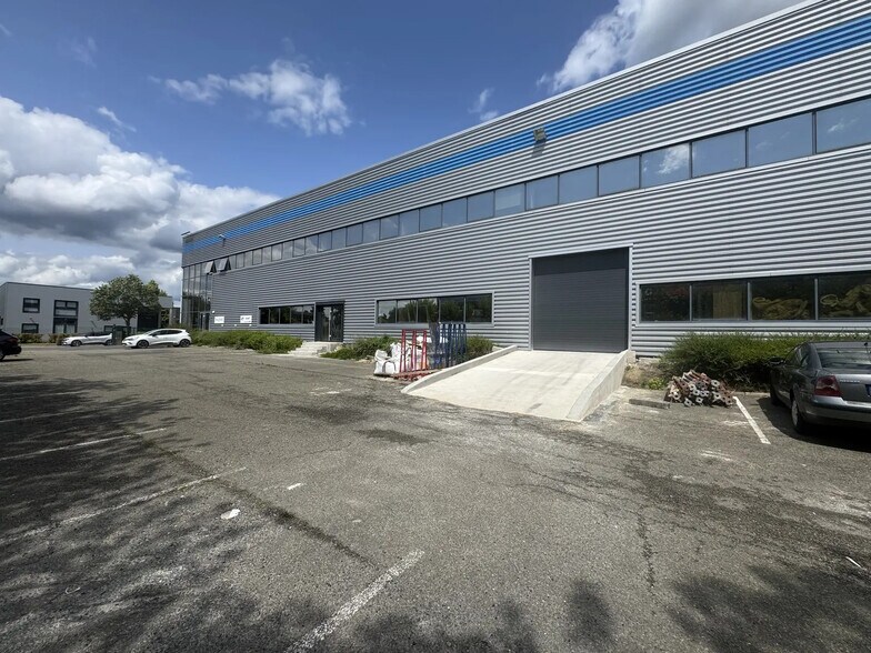 Flex in Taverny for lease - Building Photo - Image 2 of 31