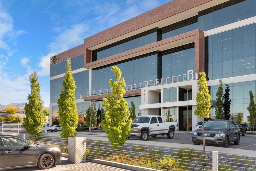 111 E Sego Lily Dr, Sandy, UT for lease - Building Photo - Image 3 of 12