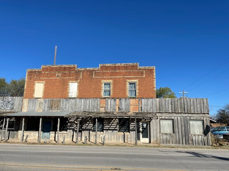 111 E Dempsey St, Bryson, TX 76427