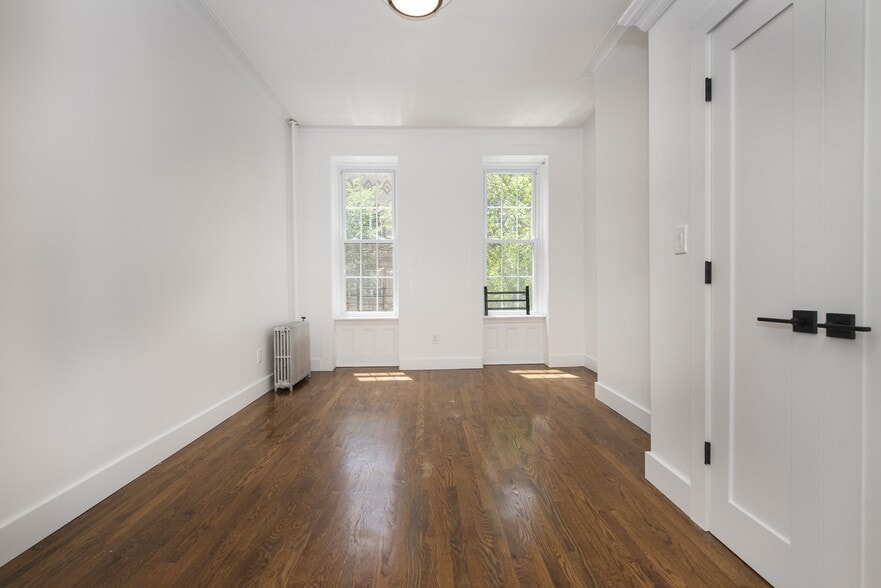60 Diamond St, Brooklyn, NY for sale - Interior Photo - Image 3 of 7