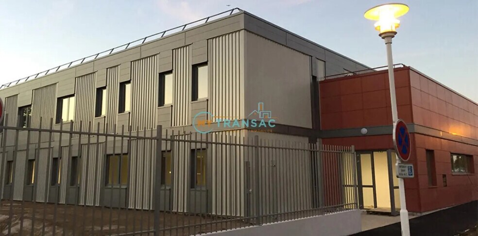 Flex in Varennes-Jarcy for sale - Building Photo - Image 1 of 7