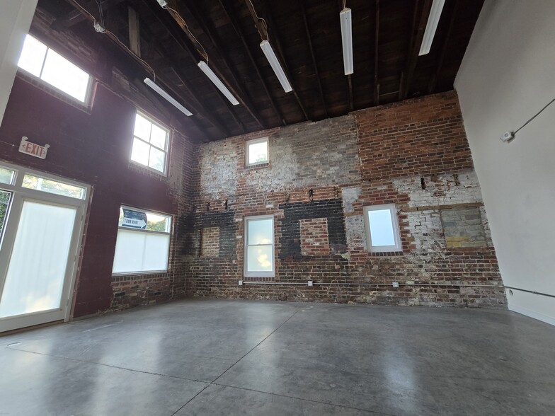 2712 E Leigh St, Richmond, VA for lease - Building Photo - Image 1 of 11