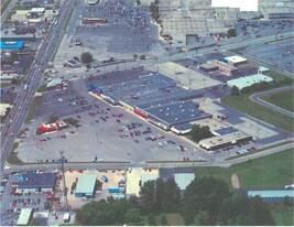 Lima Plaza - Storefront Property