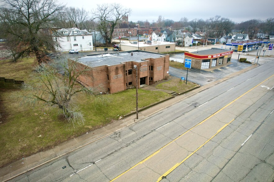 535 W Eldorado St, Decatur, IL for sale - Building Photo - Image 3 of 9