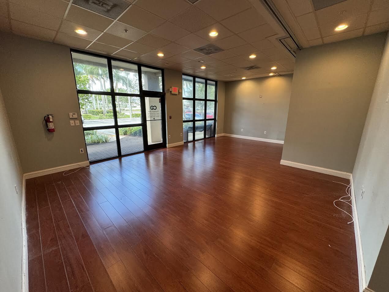 4900 S University Dr, Davie, FL for lease Interior Photo- Image 1 of 8