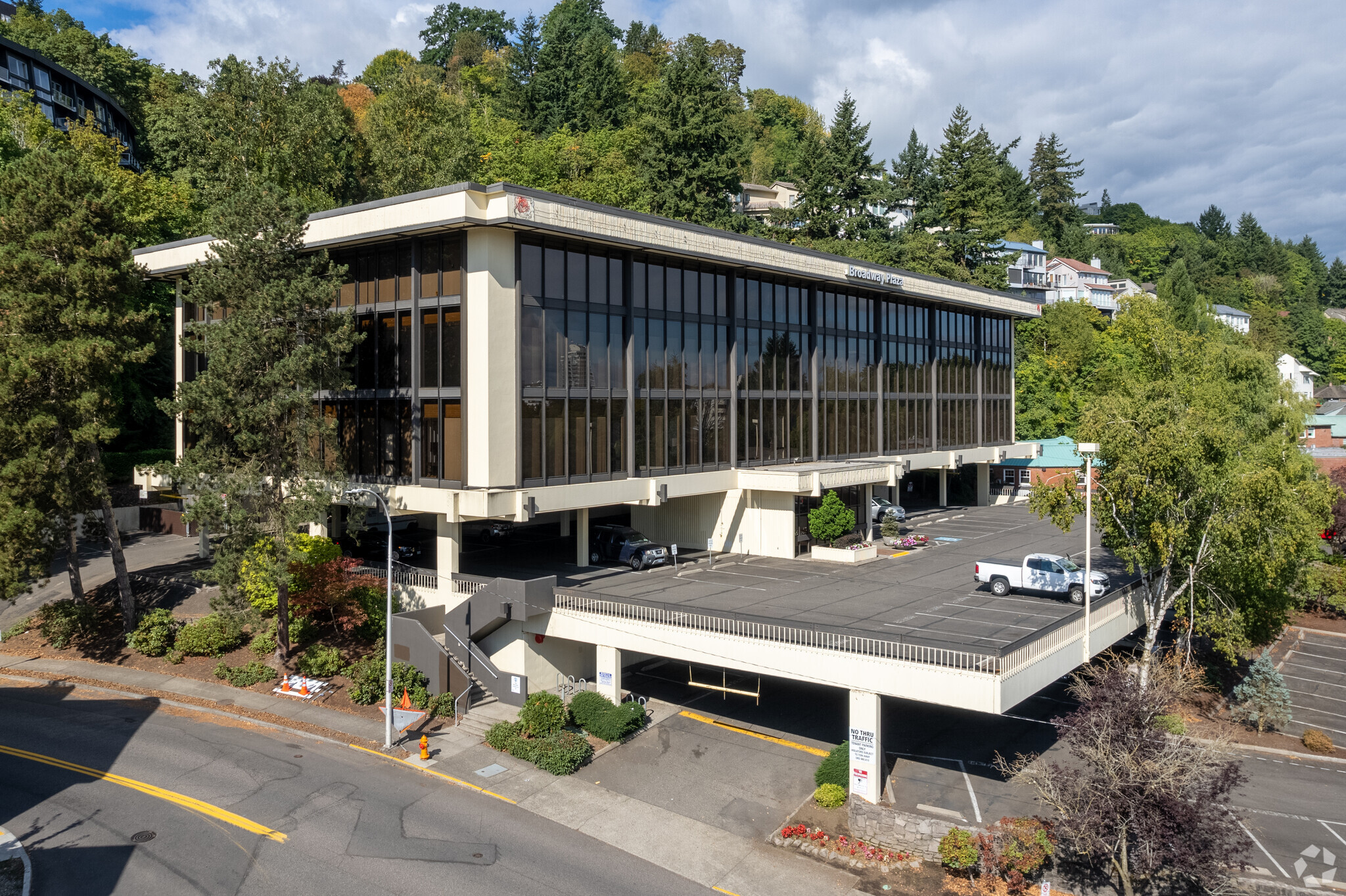 2121 SW Broadway, Portland, OR for lease Building Photo- Image 1 of 9