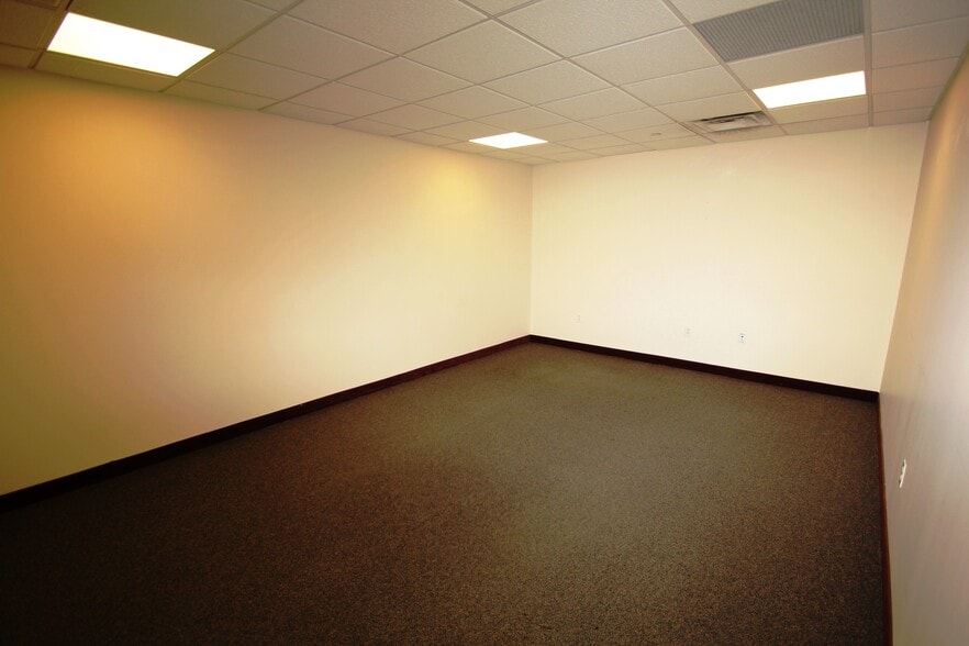 55 Concord St, North Reading, MA for lease - Interior Photo - Image 3 of 11