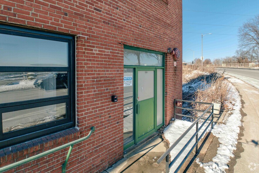 220 Broadway St, Everett, MA for lease - Building Photo - Image 3 of 7