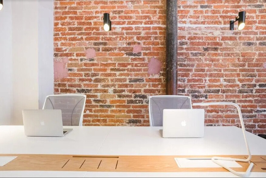 Rue Truffaut, Paris for lease - Interior Photo - Image 3 of 3