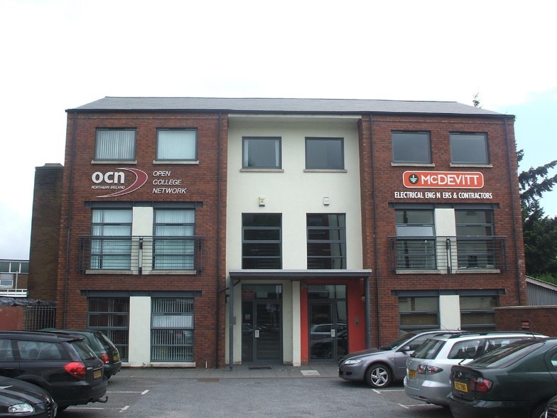 212-218 Upper Newtownards Rd, Belfast for lease - Primary Photo - Image 1 of 3