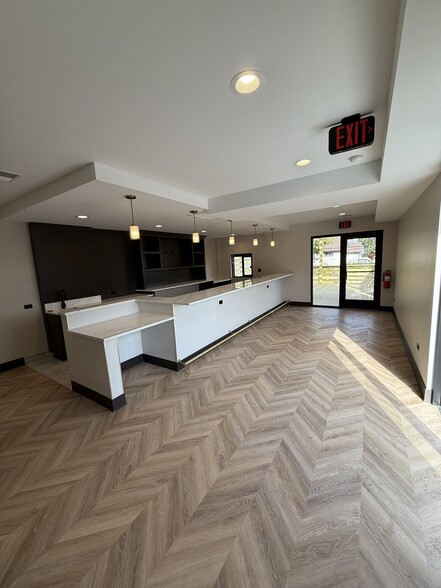 24 E Saint Charles Rd, Villa Park, IL for lease - Building Photo - Image 3 of 11