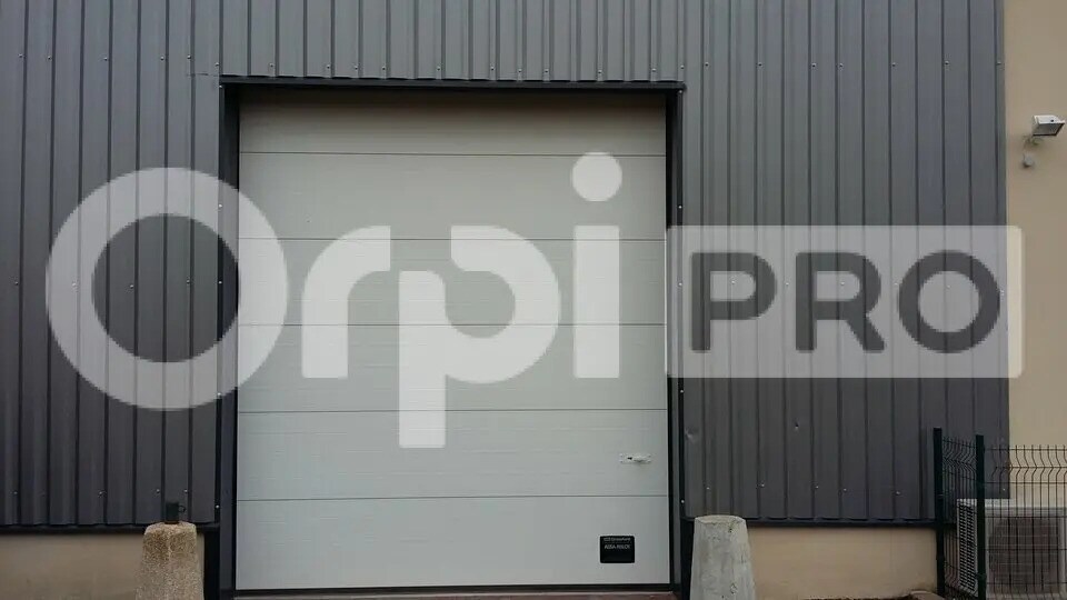 Flex in Compiègne for lease - Building Photo - Image 2 of 5