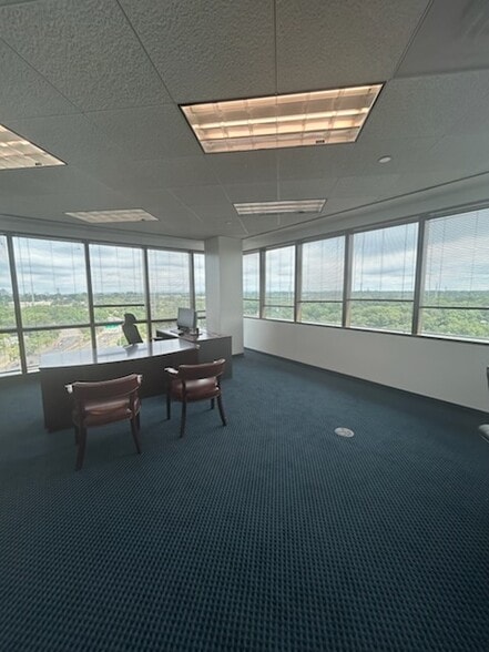 2 Tower Center Blvd, East Brunswick, NJ for lease - Interior Photo - Image 3 of 14