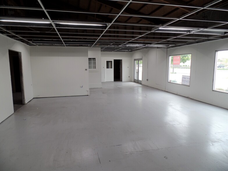 311 E Alisal St, Salinas, CA for sale - Interior Photo - Image 3 of 15