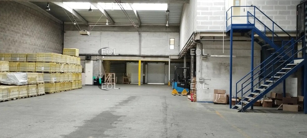 Industrial in Chassieu for lease - Interior Photo - Image 3 of 10
