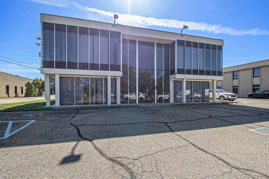 17220 W 12 Mile Rd, Southfield, MI for sale - Building Photo - Image 2 of 15