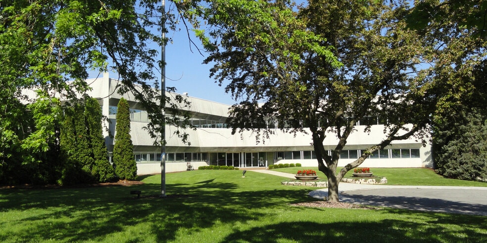 3200 Riverside Dr, Green Bay, WI for sale - Building Photo - Image 3 of 7