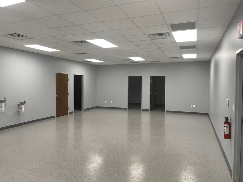 247 E Bodley Ave, Memphis, TN for lease - Interior Photo - Image 3 of 9