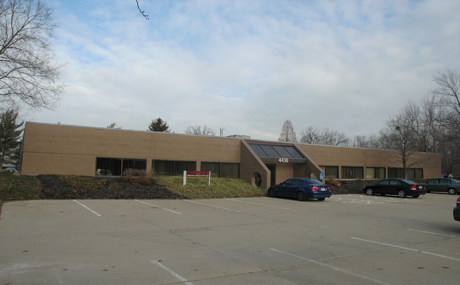 4430-4438 Carver Woods Dr, Blue Ash, OH for sale - Building Photo - Image 1 of 7