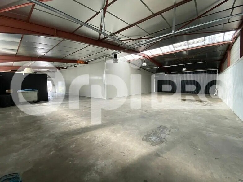 Office in Montauban for lease - Interior Photo - Image 3 of 7