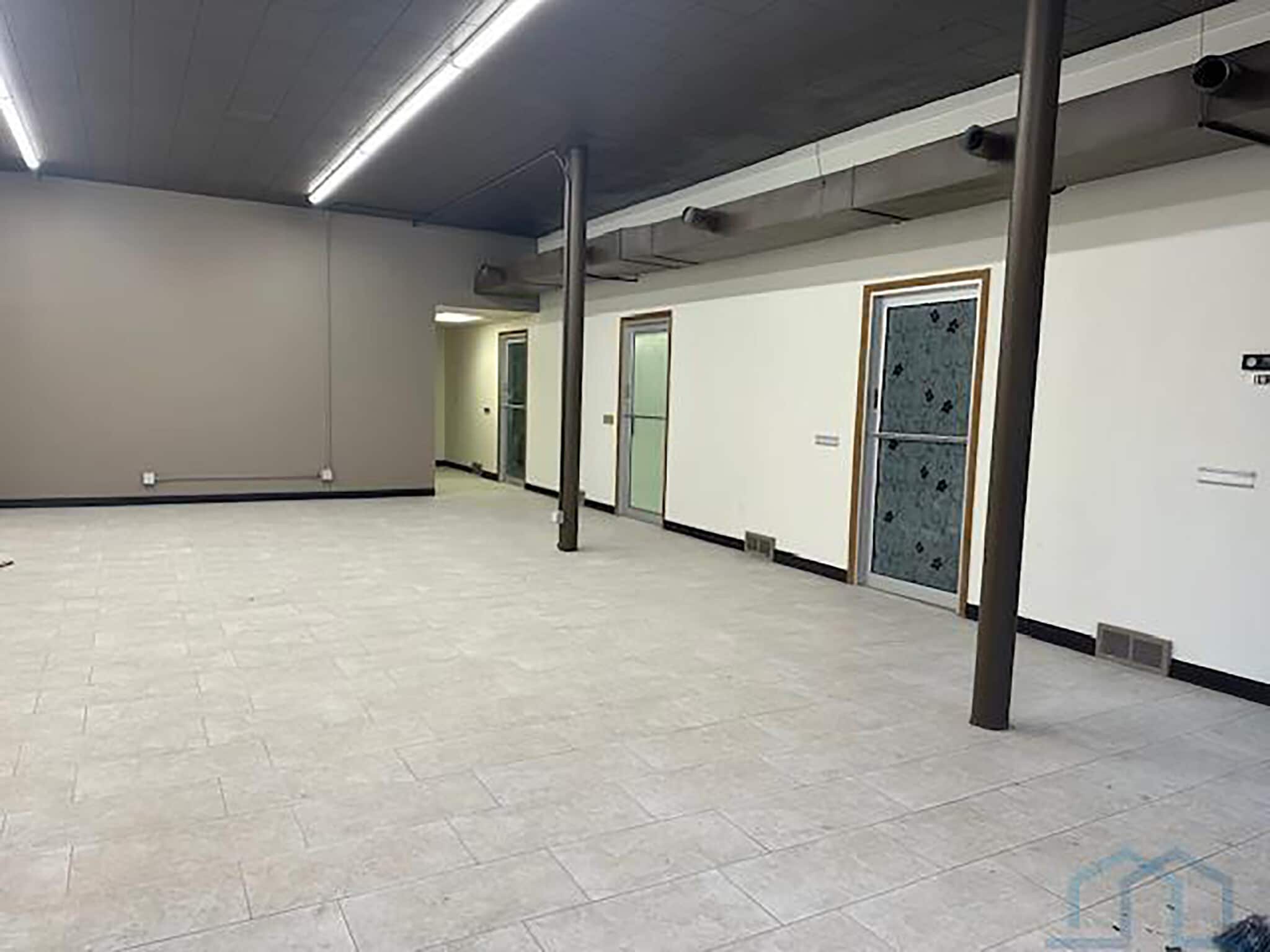 2004 S Saint Aubin St, Sioux City, IA for lease Interior Photo- Image 1 of 4
