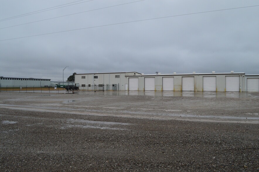 1709 Enterprise Blvd, Pauls Valley, OK for sale - Building Photo - Image 3 of 12