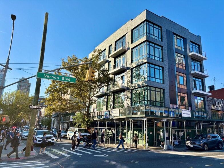 49-18 Vernon Blvd, Long Island City, NY for lease - Building Photo - Image 2 of 6
